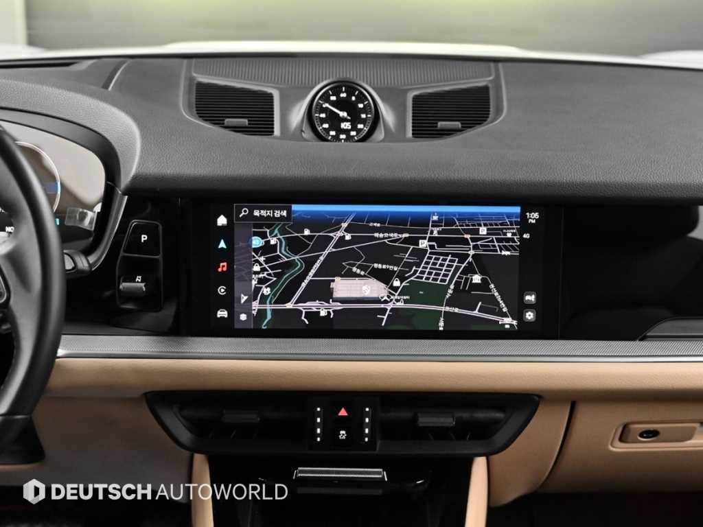 Porsche Cayenne — photo 14