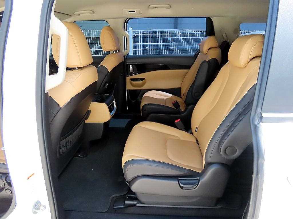 Kia Carnival — photo 06