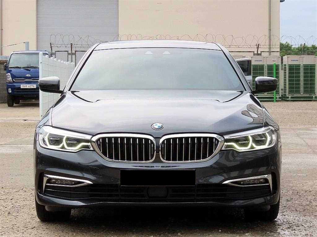 BMW 5-Series — photo 01