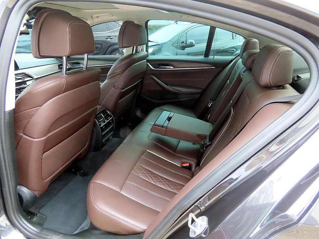 BMW 5-Series — photo 06