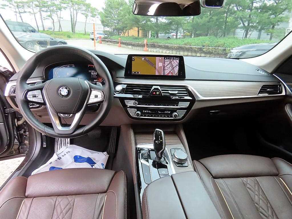 BMW 5-Series — photo 07