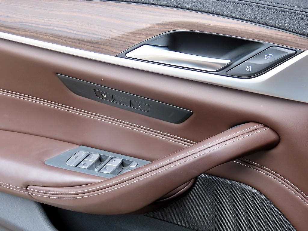 BMW 5-Series — photo 12