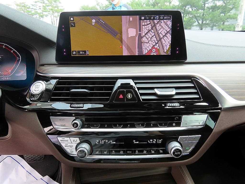 BMW 5-Series — photo 13