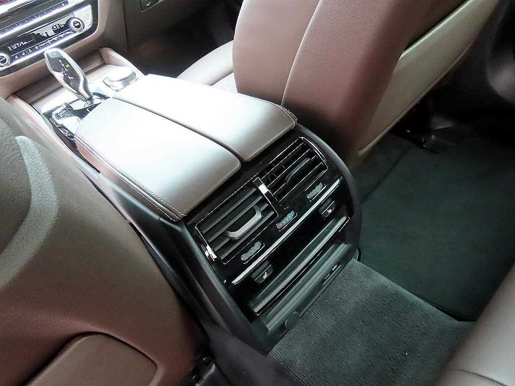 BMW 5-Series — photo 16