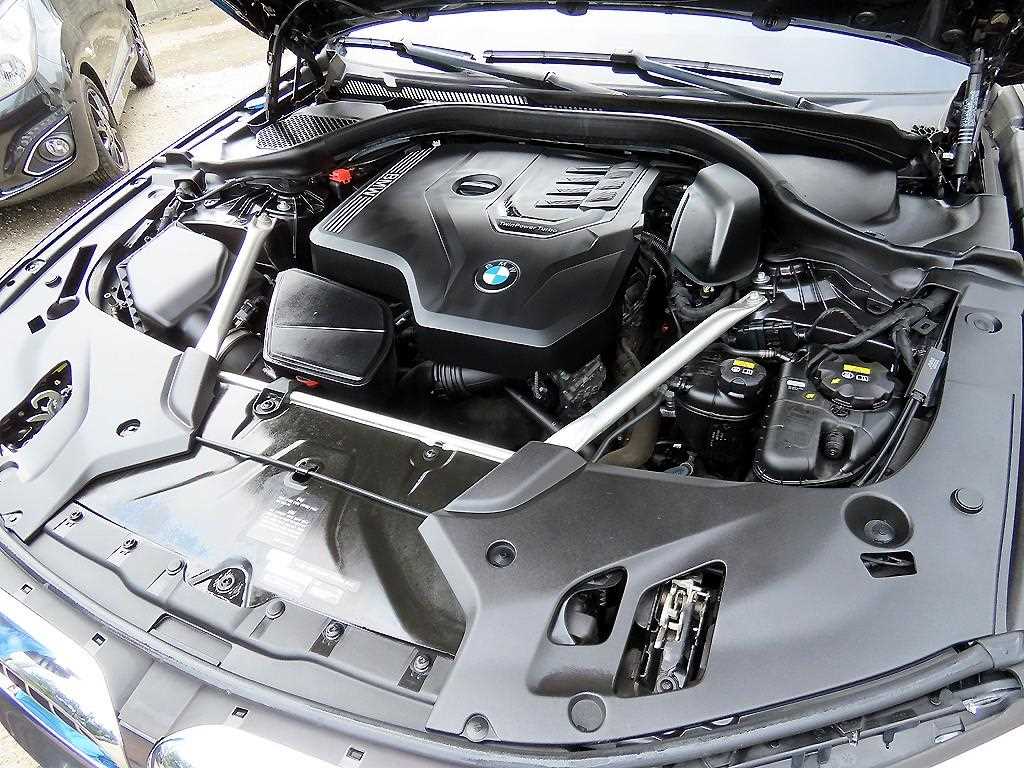 BMW 5-Series — photo 19