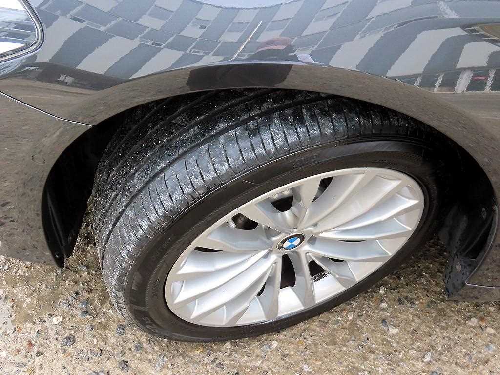 BMW 5-Series — photo 20