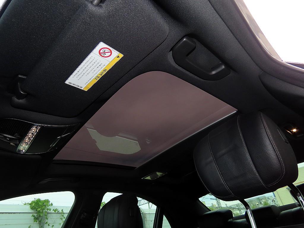 Mercedes-Benz S-Class — photo 16