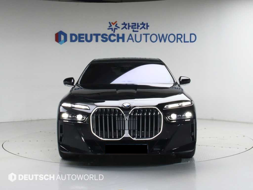 BMW 7-Series — photo 03