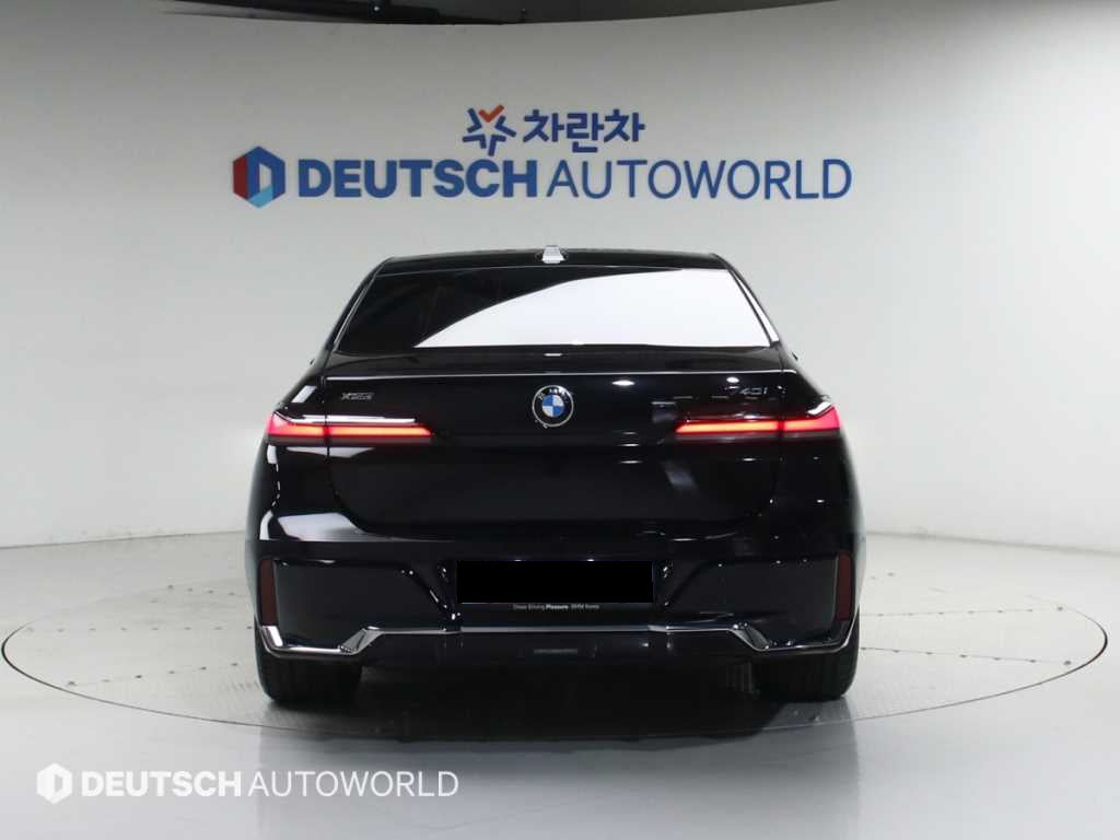 BMW 7-Series — photo 04