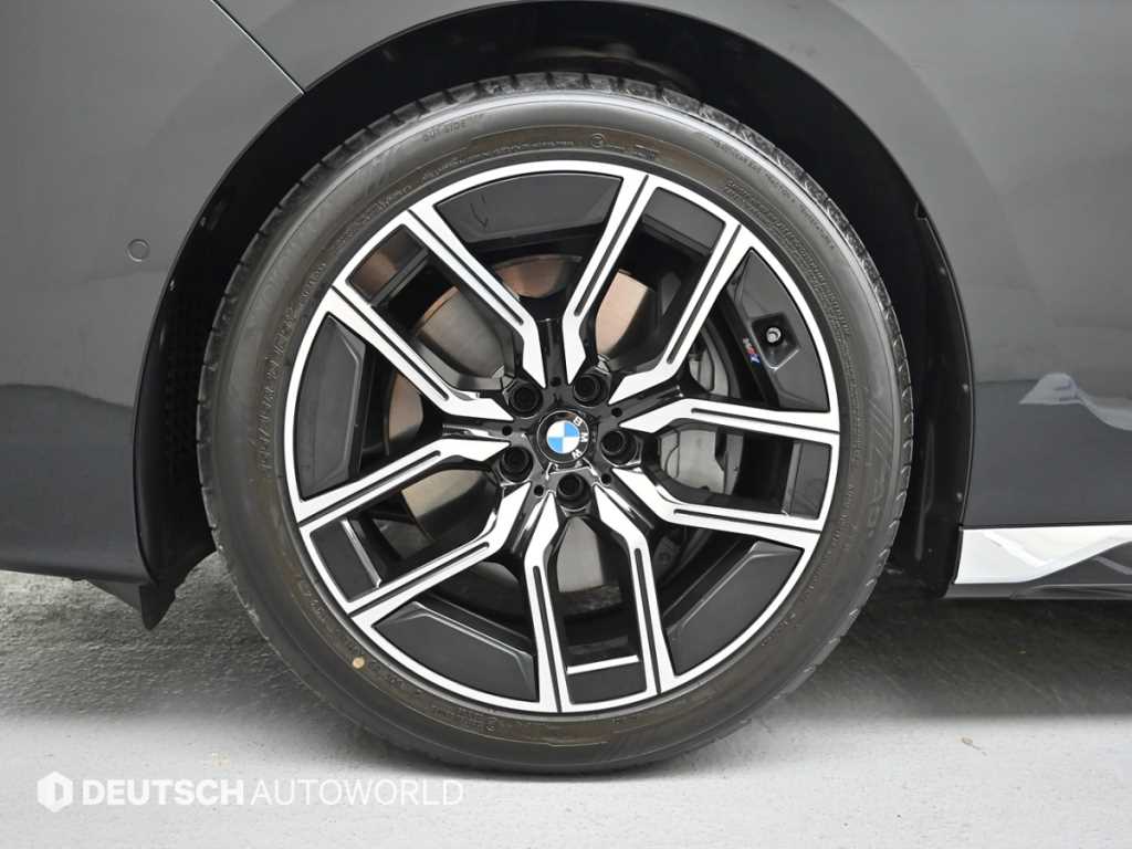 BMW 7-Series — photo 05
