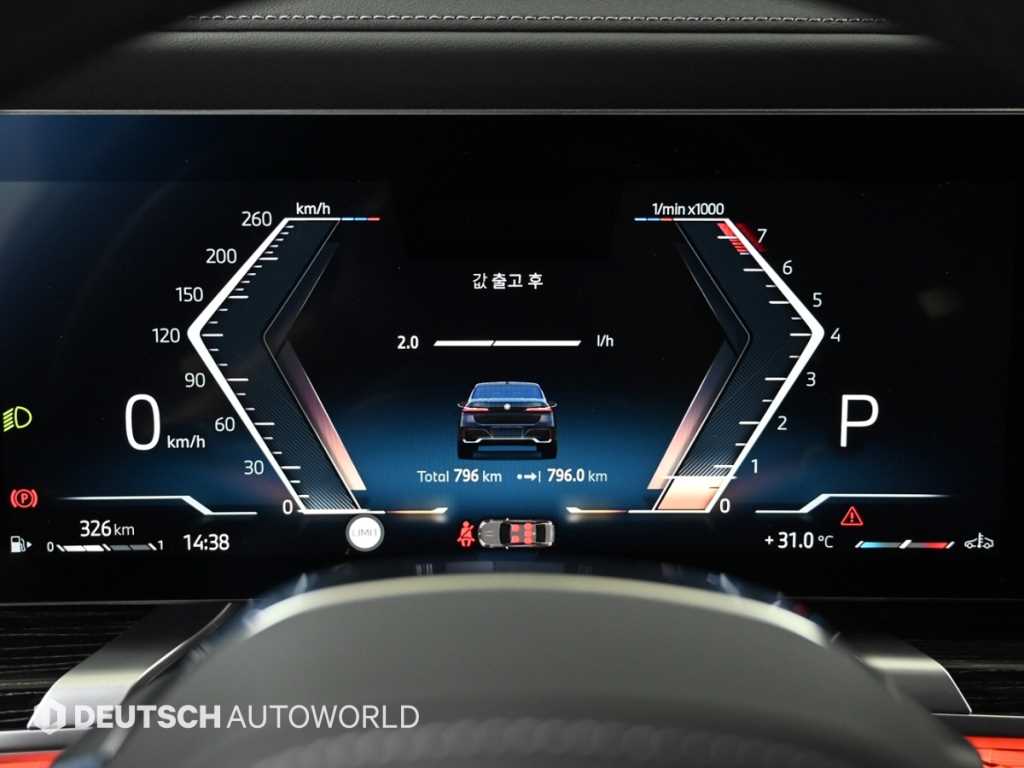 BMW 7-Series — photo 08