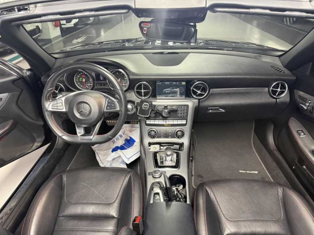 Mercedes-Benz SLC-Class — photo 08