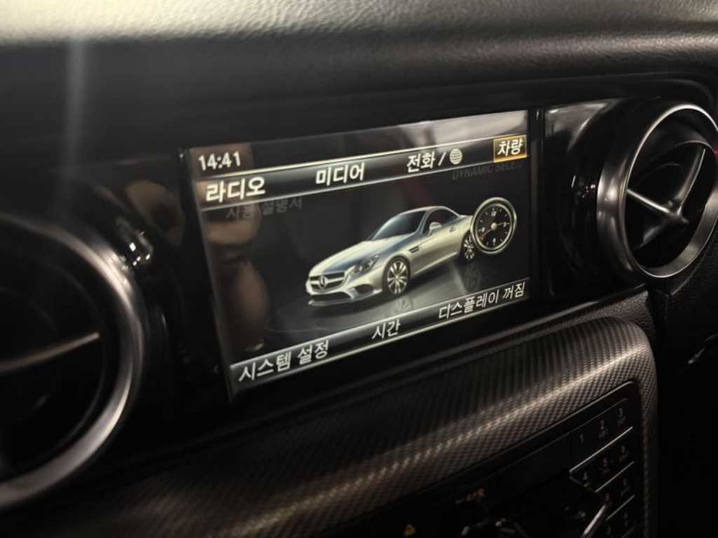 Mercedes-Benz SLC-Class — photo 13