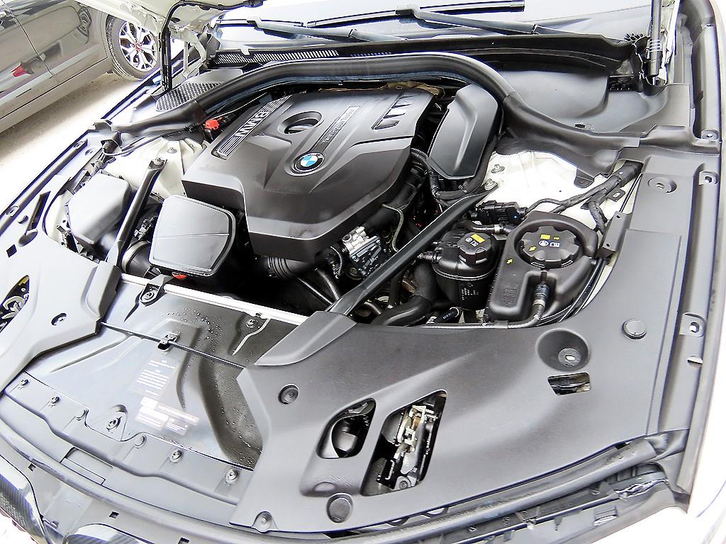 BMW 5-Series — photo 17