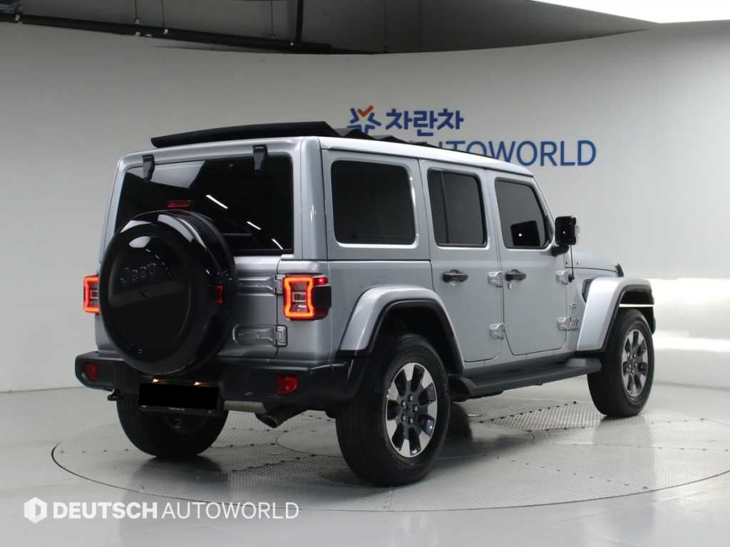 Jeep Wrangler — photo 02