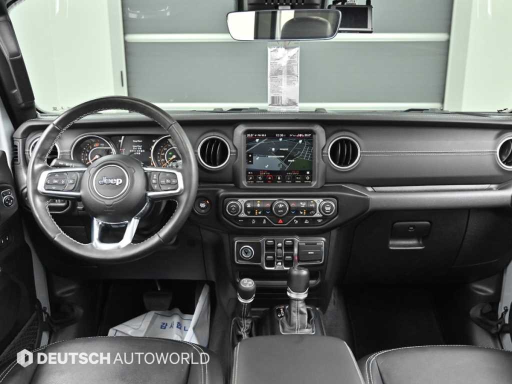 Jeep Wrangler — photo 07