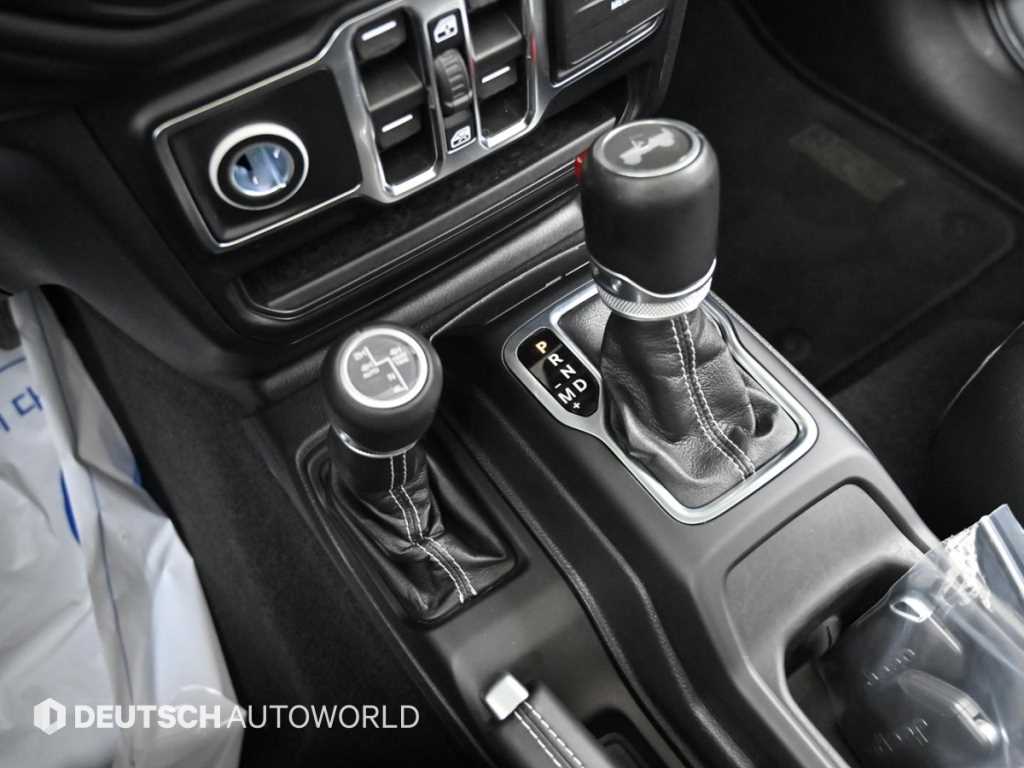 Jeep Wrangler — photo 09