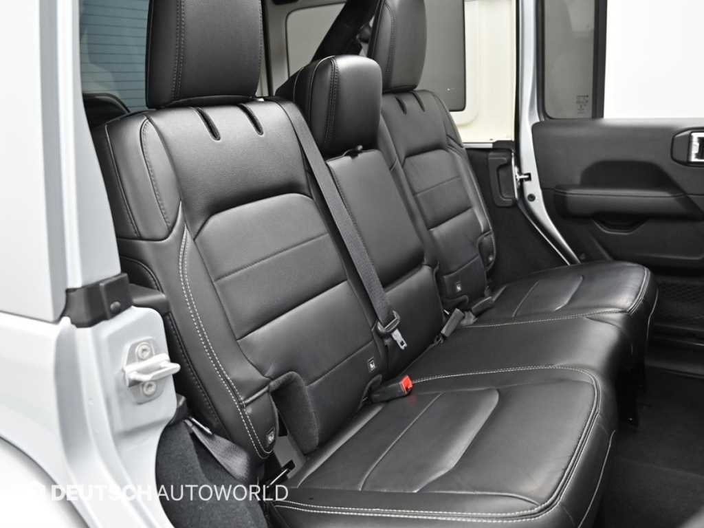 Jeep Wrangler — photo 10