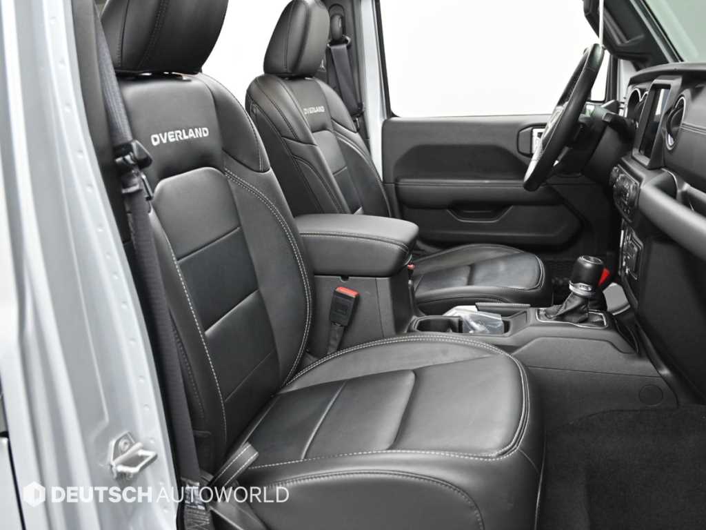 Jeep Wrangler — photo 12