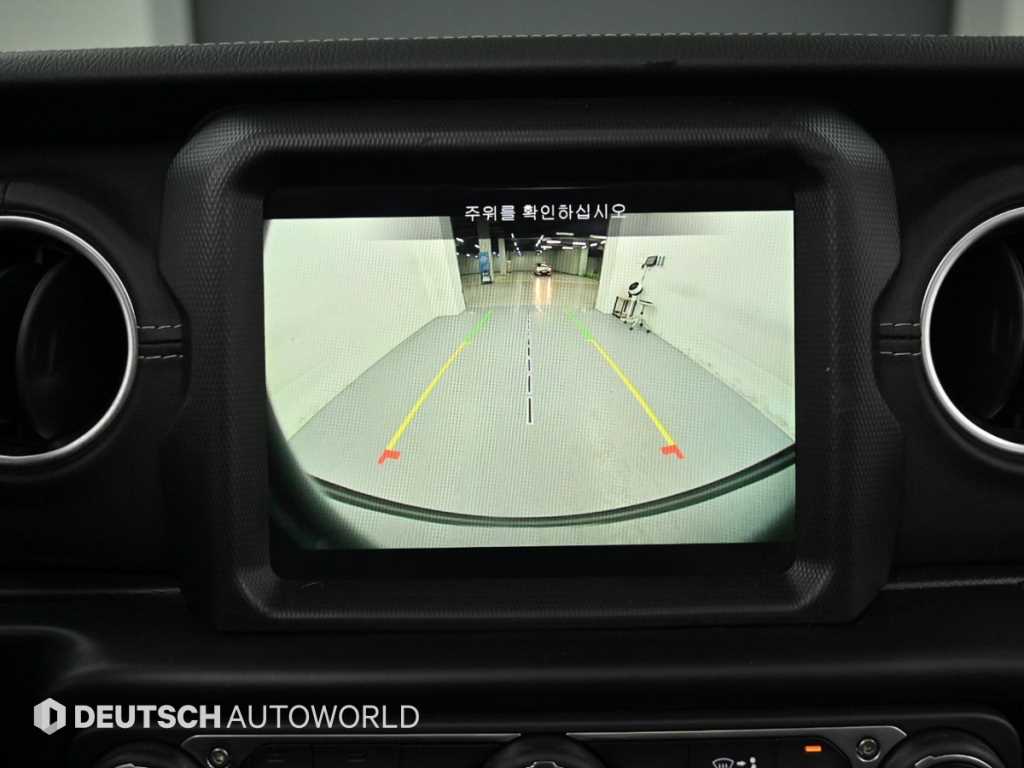 Jeep Wrangler — photo 15