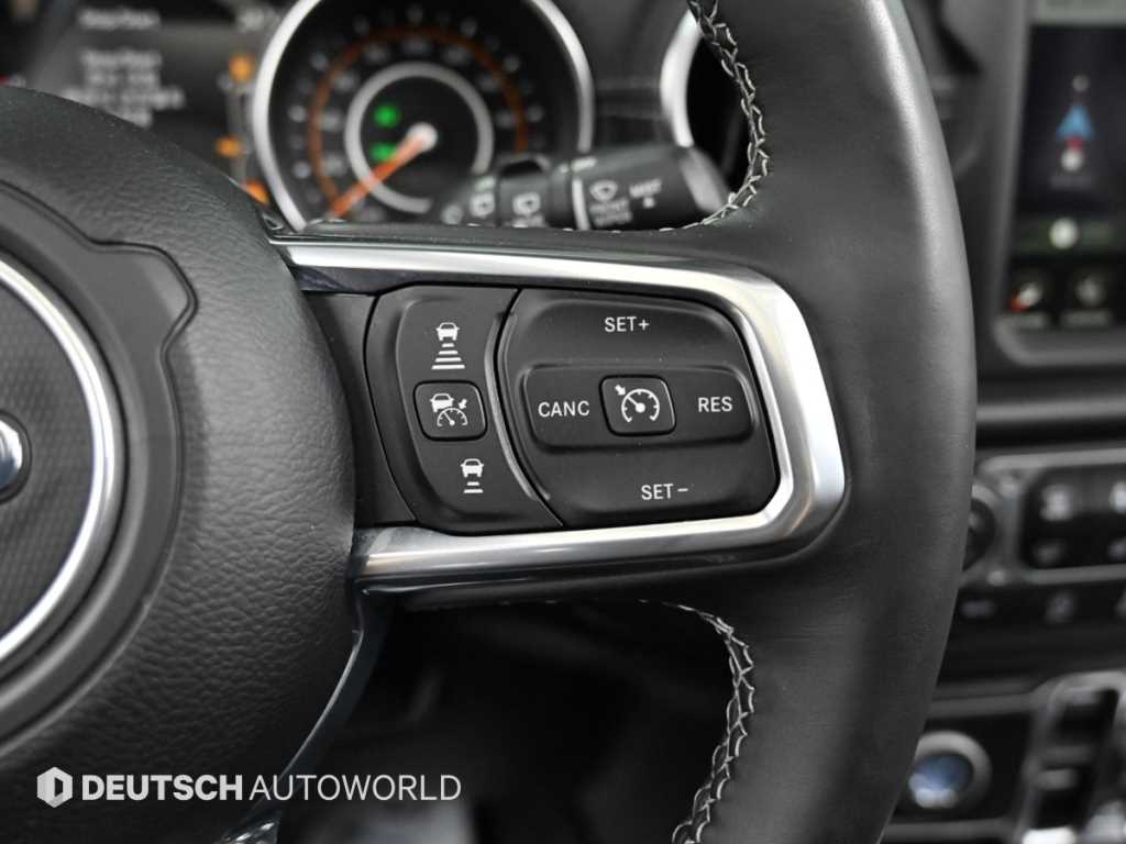 Jeep Wrangler — photo 16
