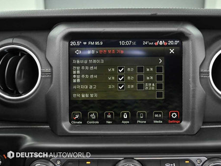 Jeep Wrangler — photo 17