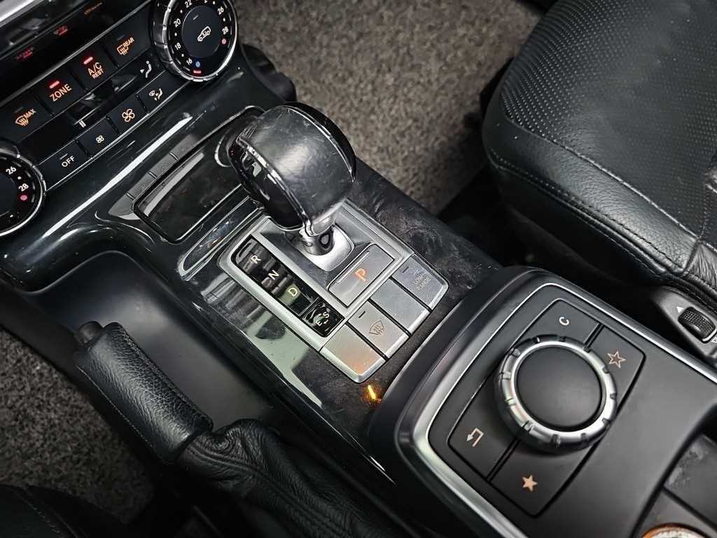 Mercedes-Benz G-Class — photo 08