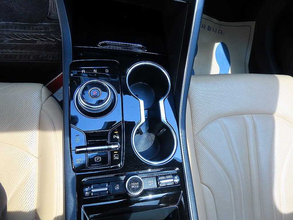 Kia K5 — photo 11