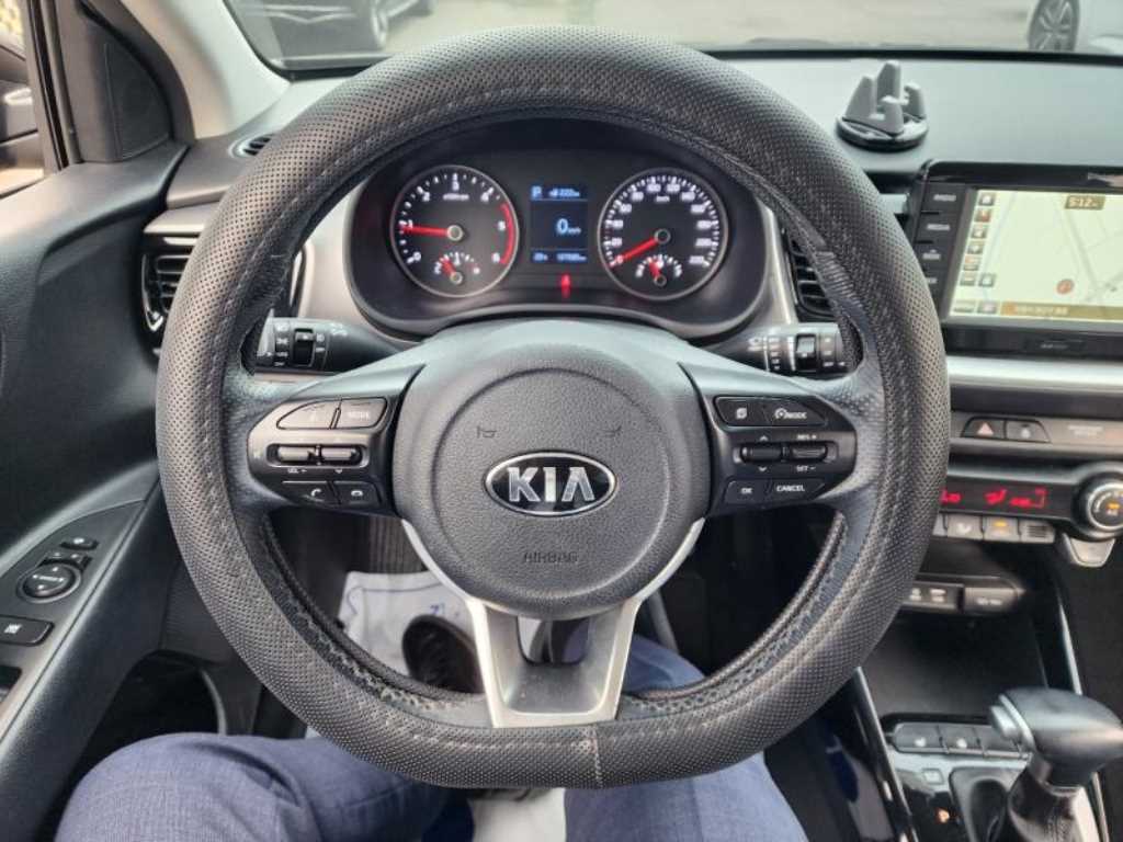 Kia Stonic — photo 07