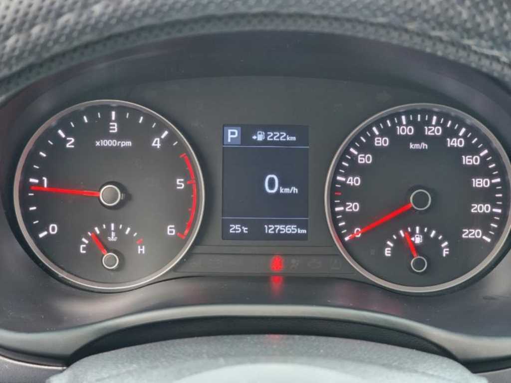 Kia Stonic — photo 08