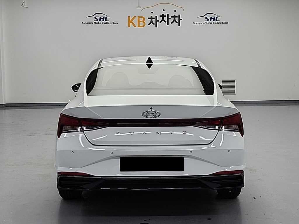 Hyundai Avante — photo 03