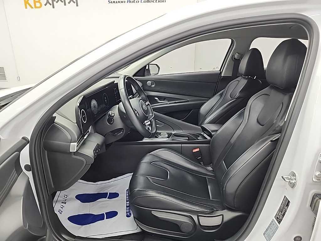 Hyundai Avante — photo 11