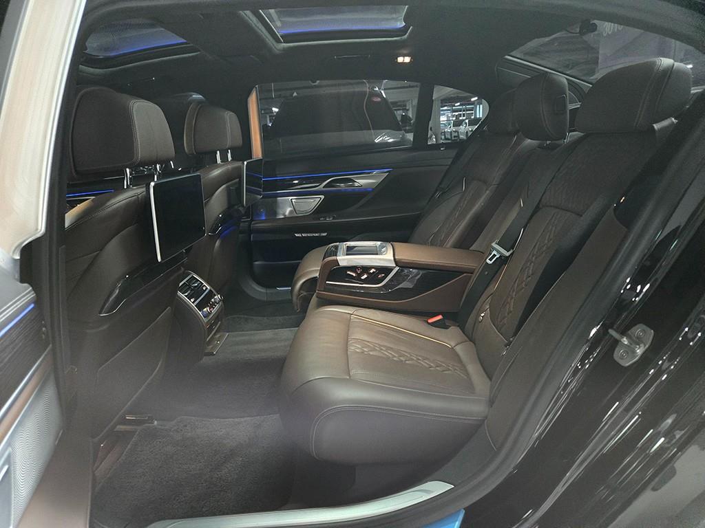 BMW 7-Series — photo 06