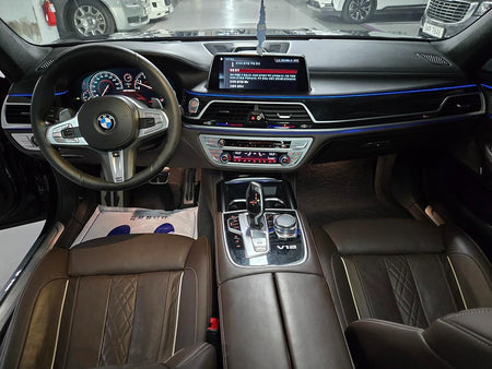 BMW 7-Series — photo 10