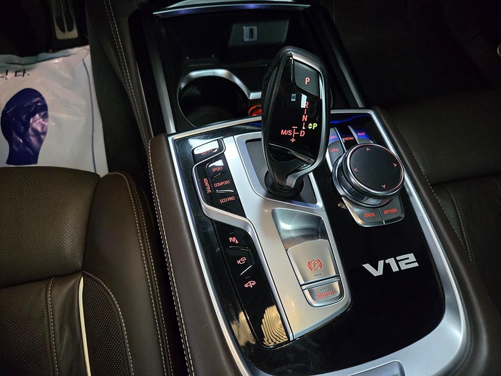 BMW 7-Series — photo 12