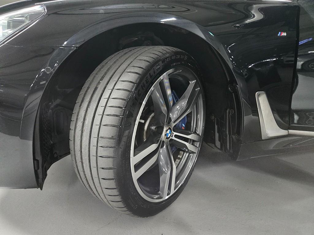 BMW 7-Series — photo 20