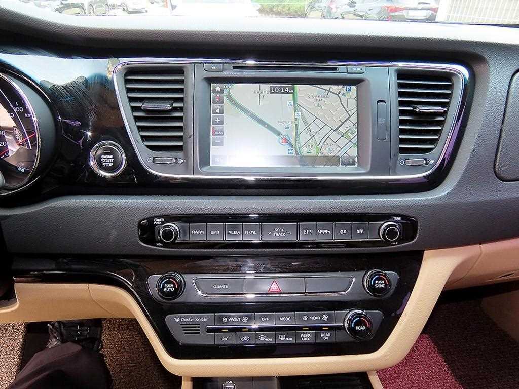 Kia Carnival — photo 13