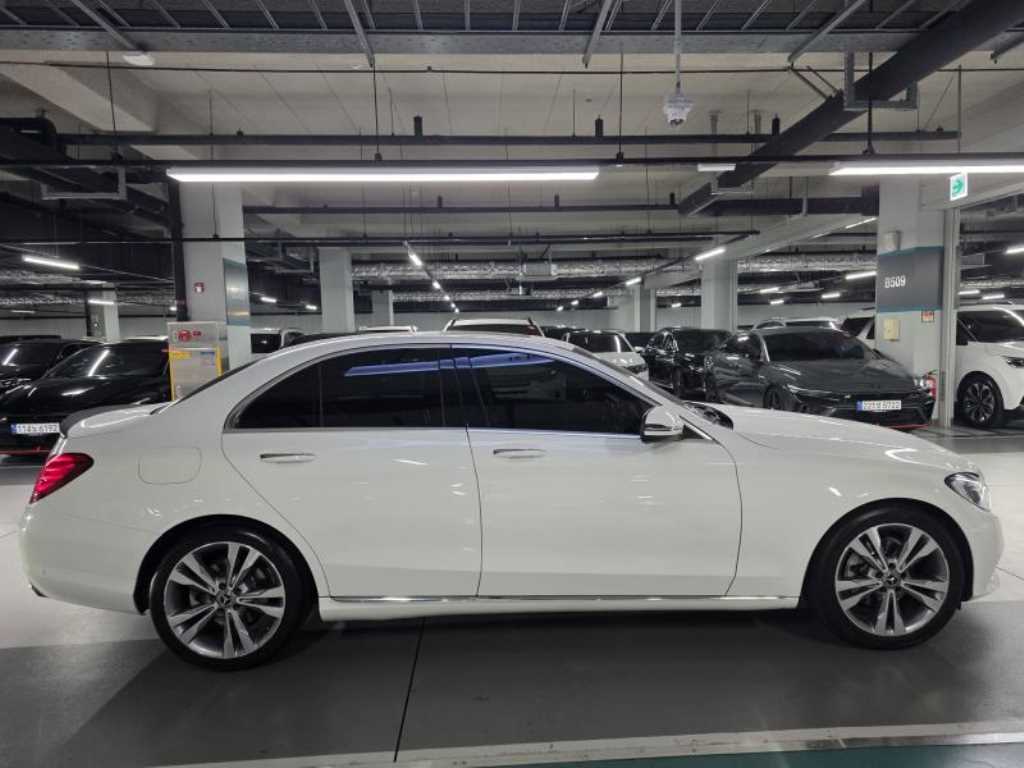 Mercedes-Benz C-Class — photo 07