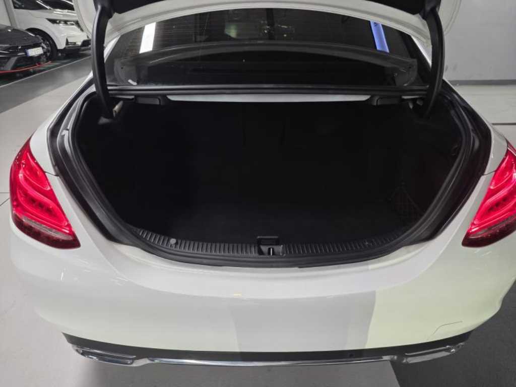 Mercedes-Benz C-Class — photo 10