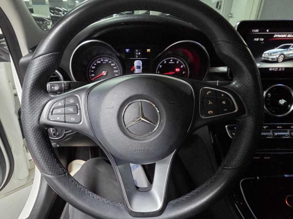 Mercedes-Benz C-Class — photo 13