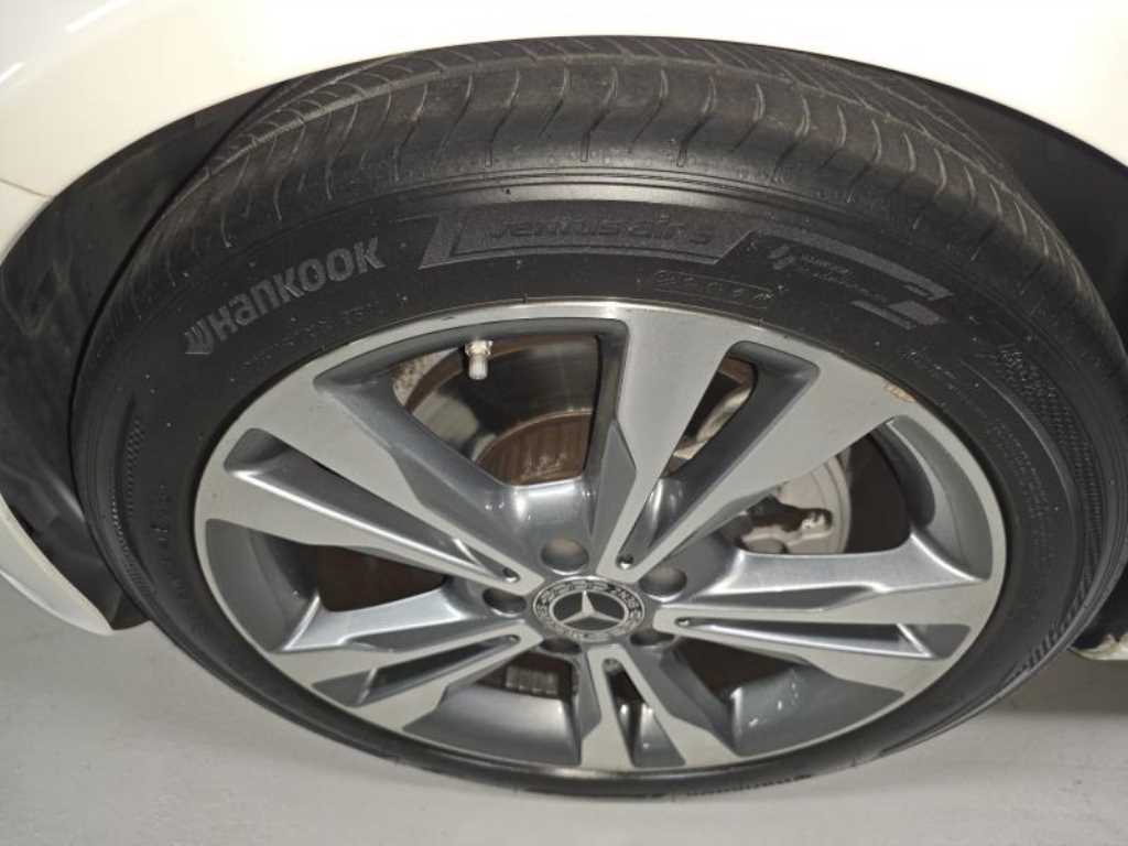Mercedes-Benz C-Class — photo 16
