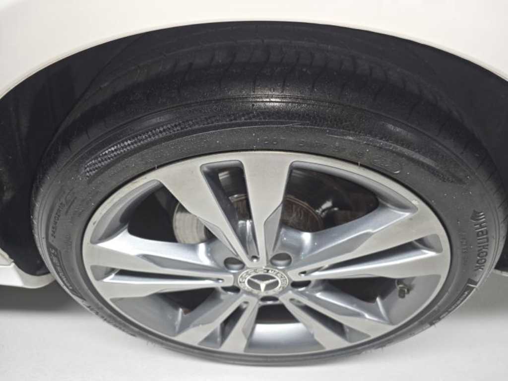 Mercedes-Benz C-Class — photo 17