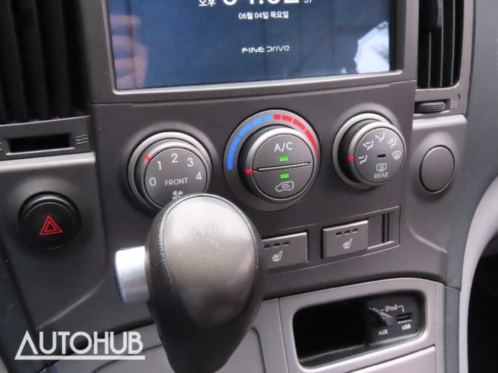 Hyundai Starex — photo 08