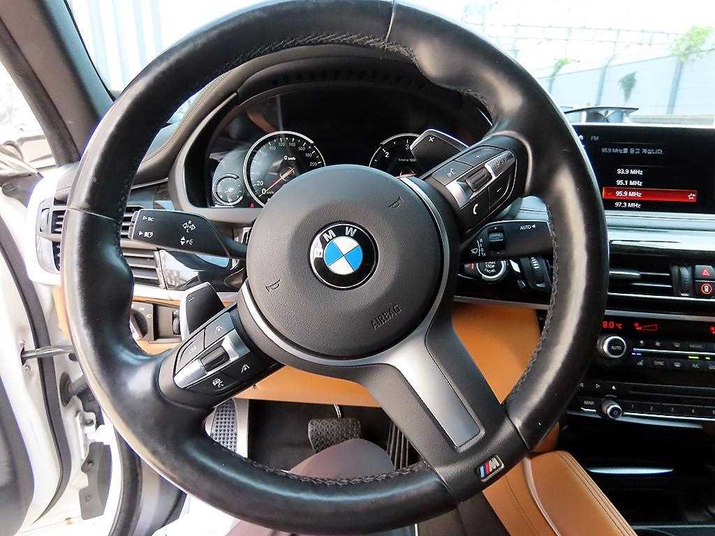 BMW X6 — photo 08