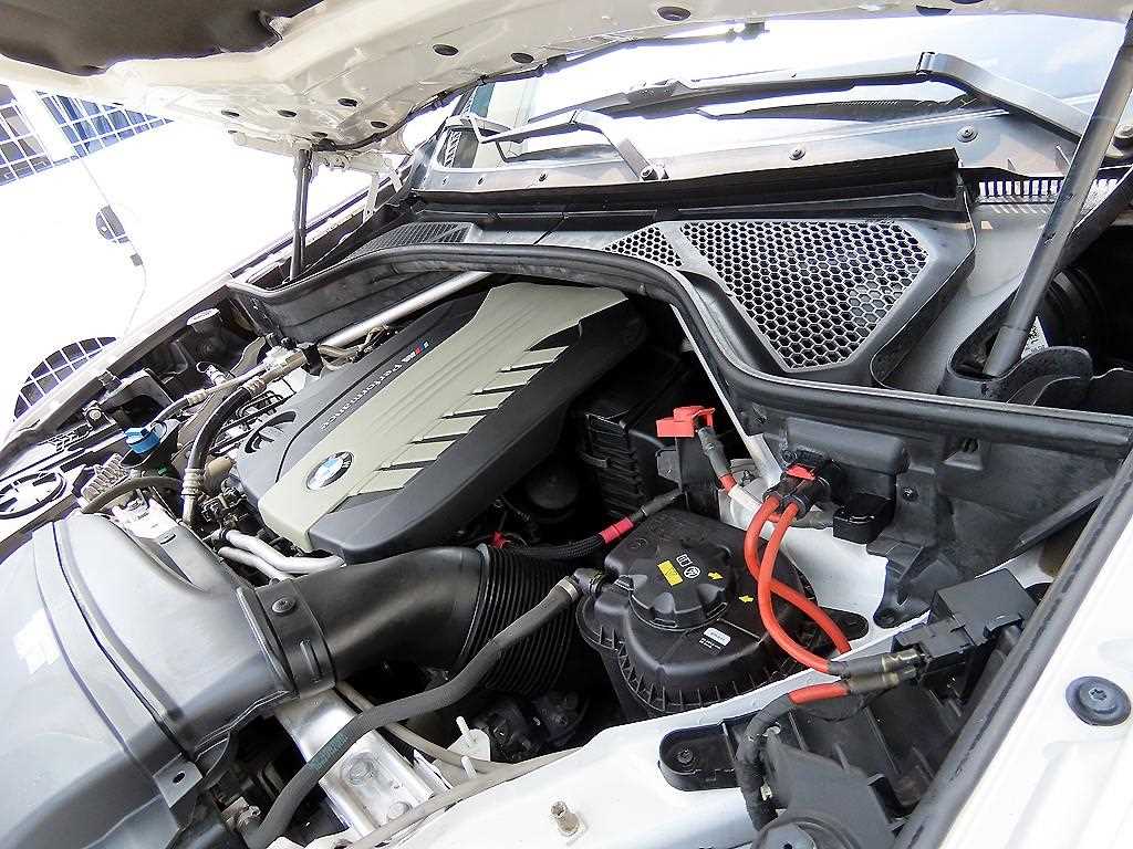 BMW X6 — photo 19