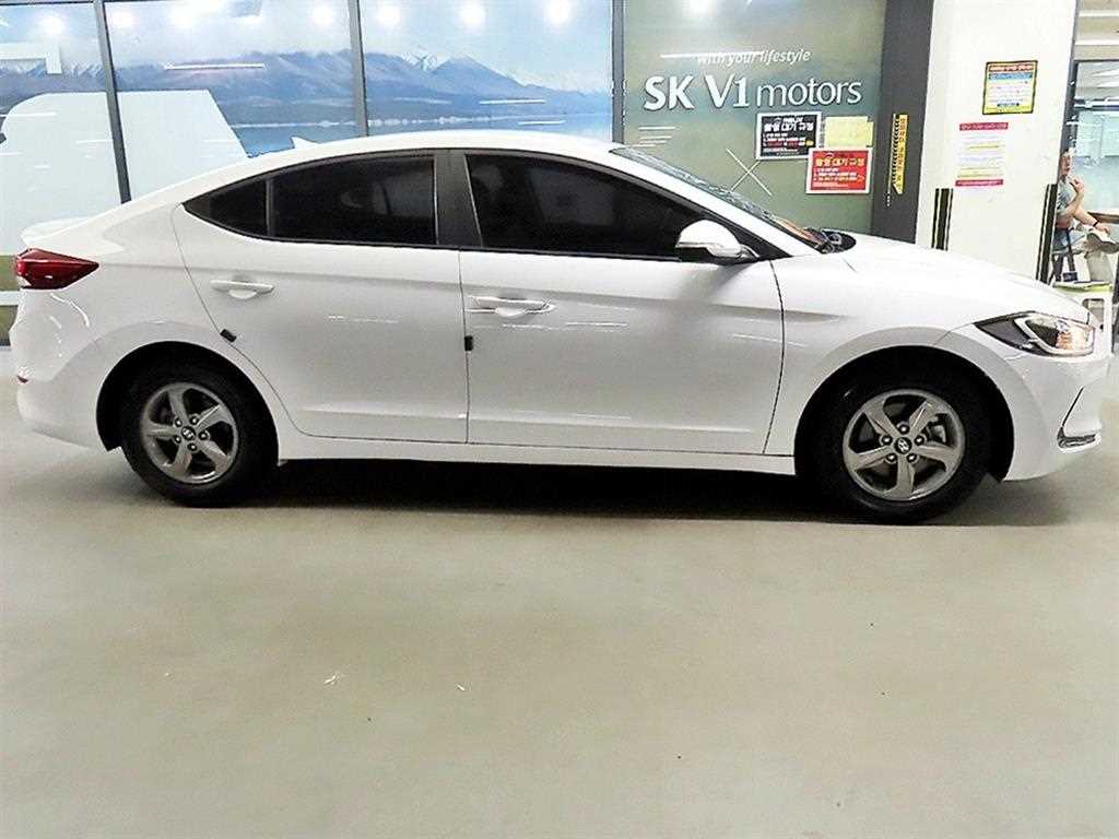 Hyundai Avante — photo 03