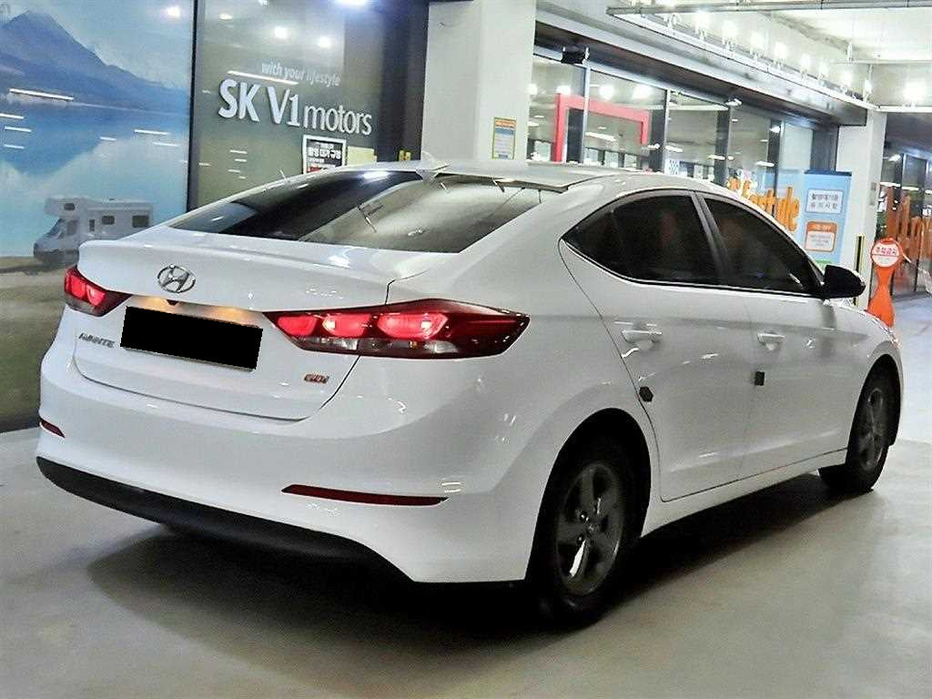 Hyundai Avante — photo 04
