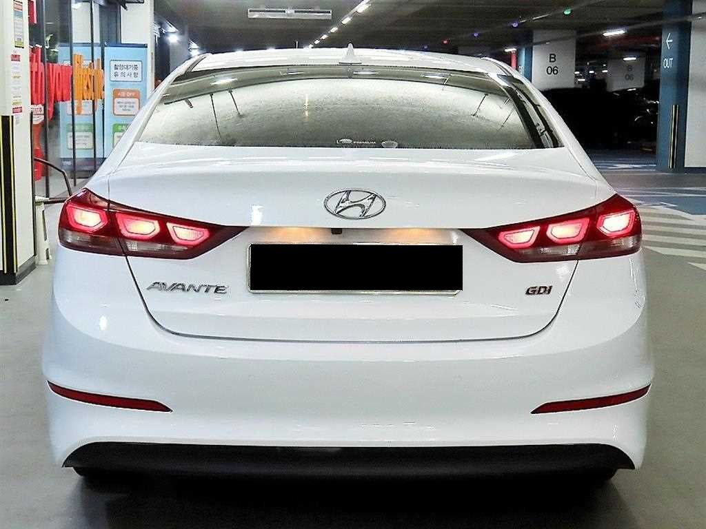 Hyundai Avante — photo 05