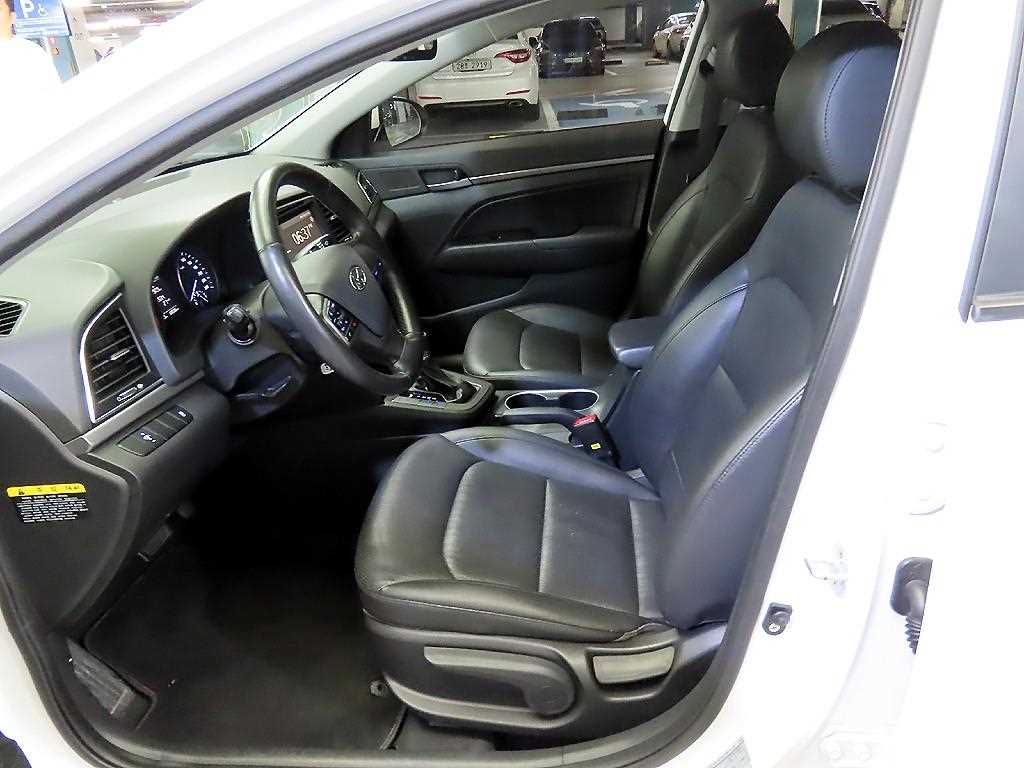Hyundai Avante — photo 06