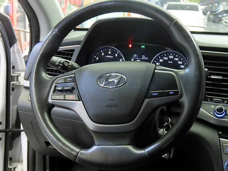 Hyundai Avante — photo 08